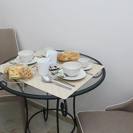 Antonietta De Pace Rooms By Napoli Milionaria B&B Bagian luar foto