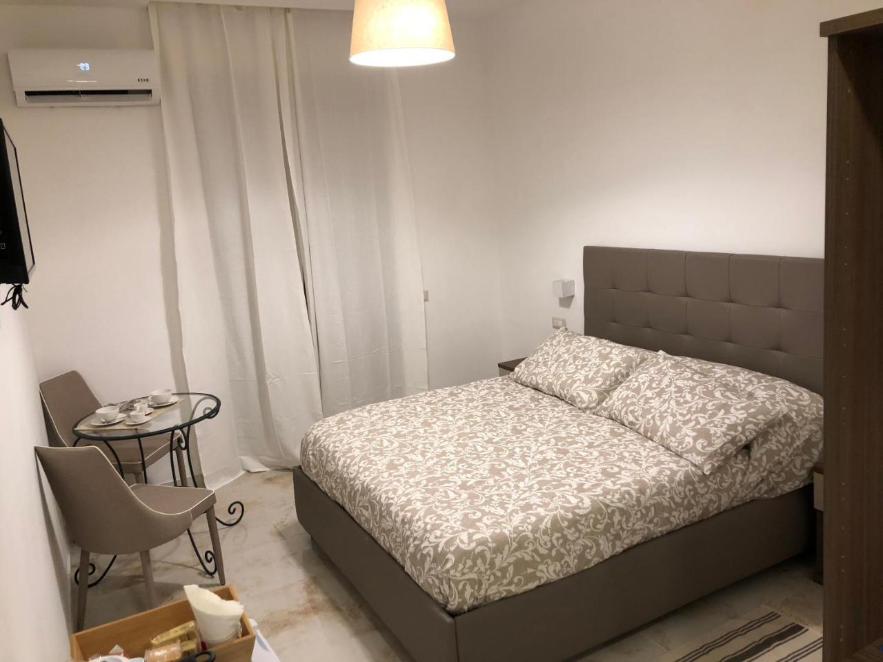 Antonietta De Pace Rooms By Napoli Milionaria B&B Bagian luar foto