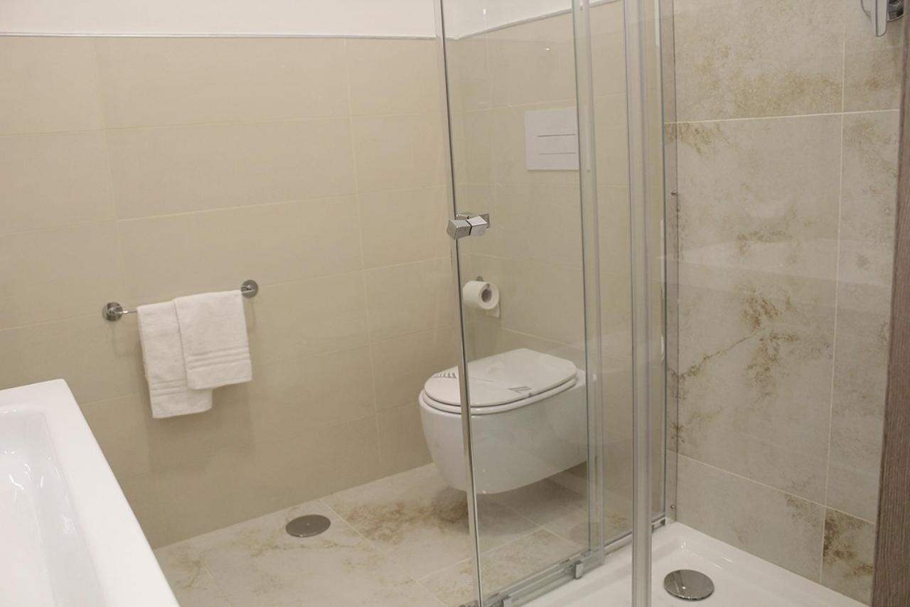 Antonietta De Pace Rooms By Napoli Milionaria B&B Bagian luar foto