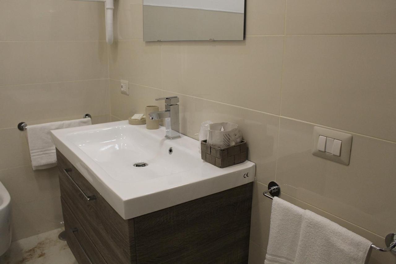 Antonietta De Pace Rooms By Napoli Milionaria B&B Bagian luar foto