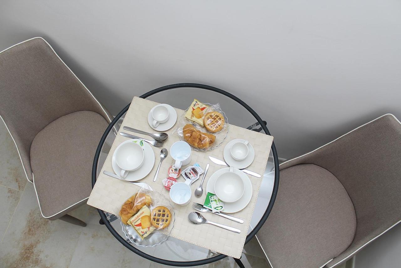 Antonietta De Pace Rooms By Napoli Milionaria B&B Bagian luar foto
