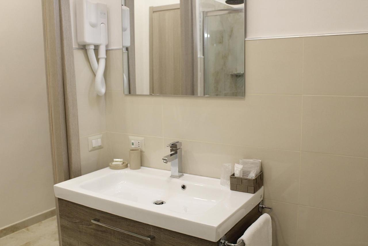 Antonietta De Pace Rooms By Napoli Milionaria B&B Bagian luar foto