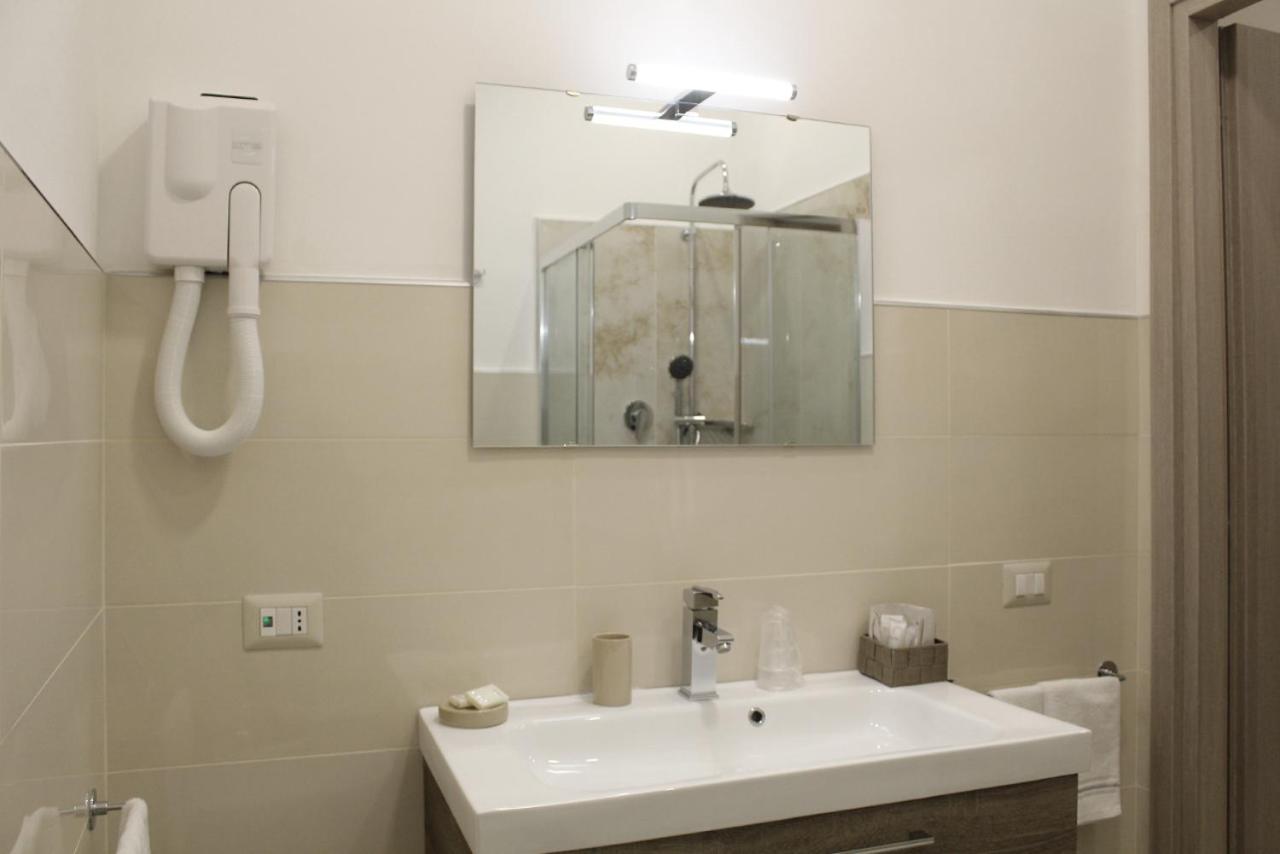Antonietta De Pace Rooms By Napoli Milionaria B&B Bagian luar foto