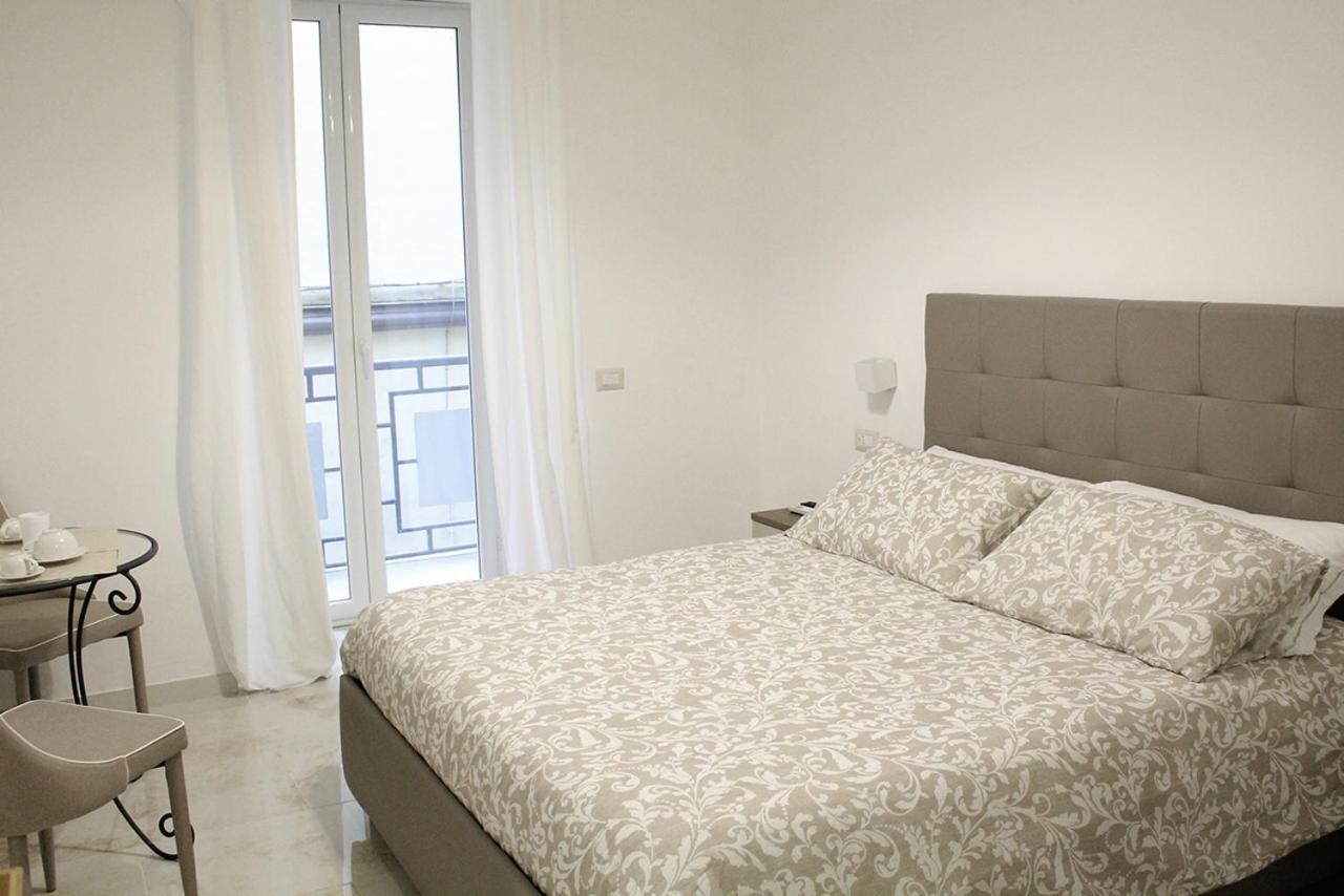 Antonietta De Pace Rooms By Napoli Milionaria B&B Bagian luar foto